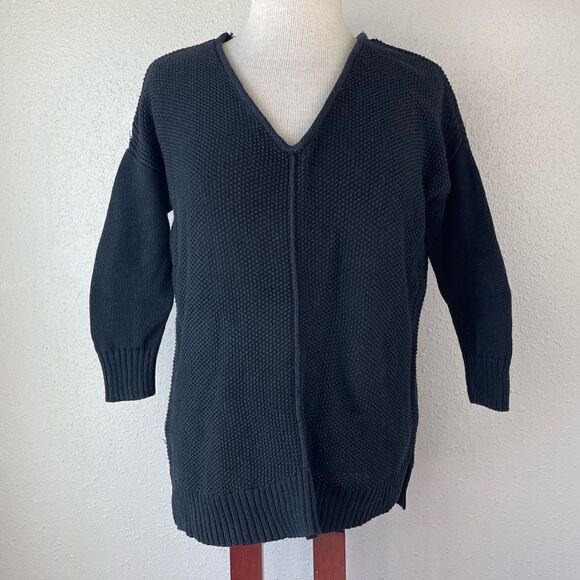 American Eagle V-Neck Sweater Size XS EUC - Picture 1 of 6